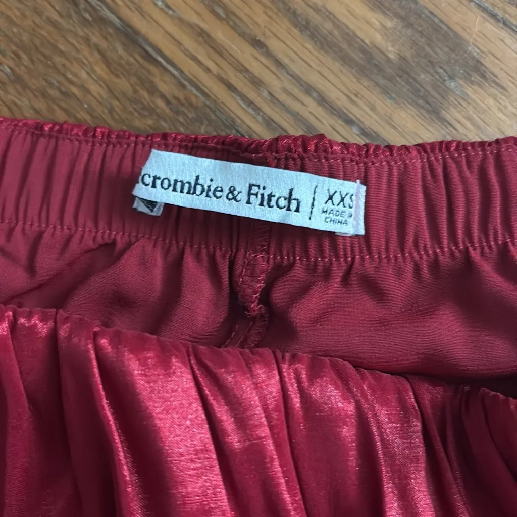 Abercrombie and Fitch Red Bubble Skort - Image 2