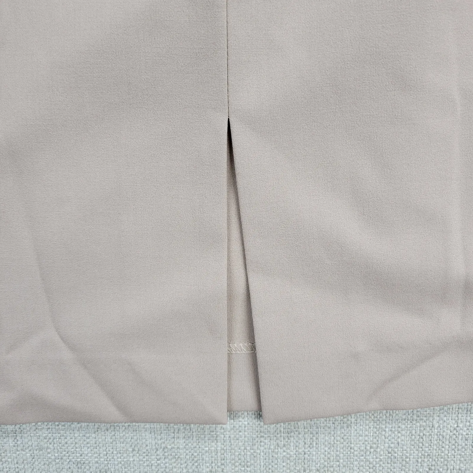 Larry Levine Womens Skirt Size 8 Cream Taupe Back Slit Side Zip Knee Length NEW - Image 5