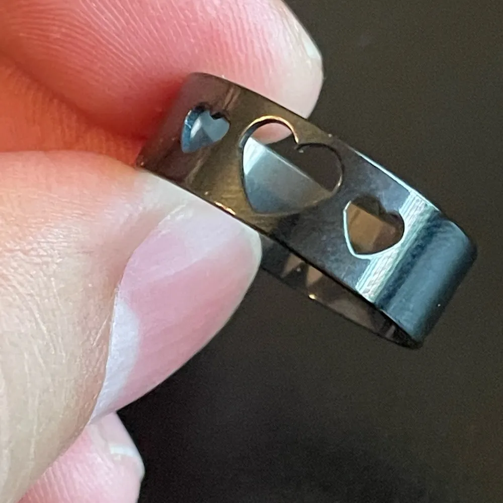 Hollow hearts black stainless steel ring size 9.5 - Image 7