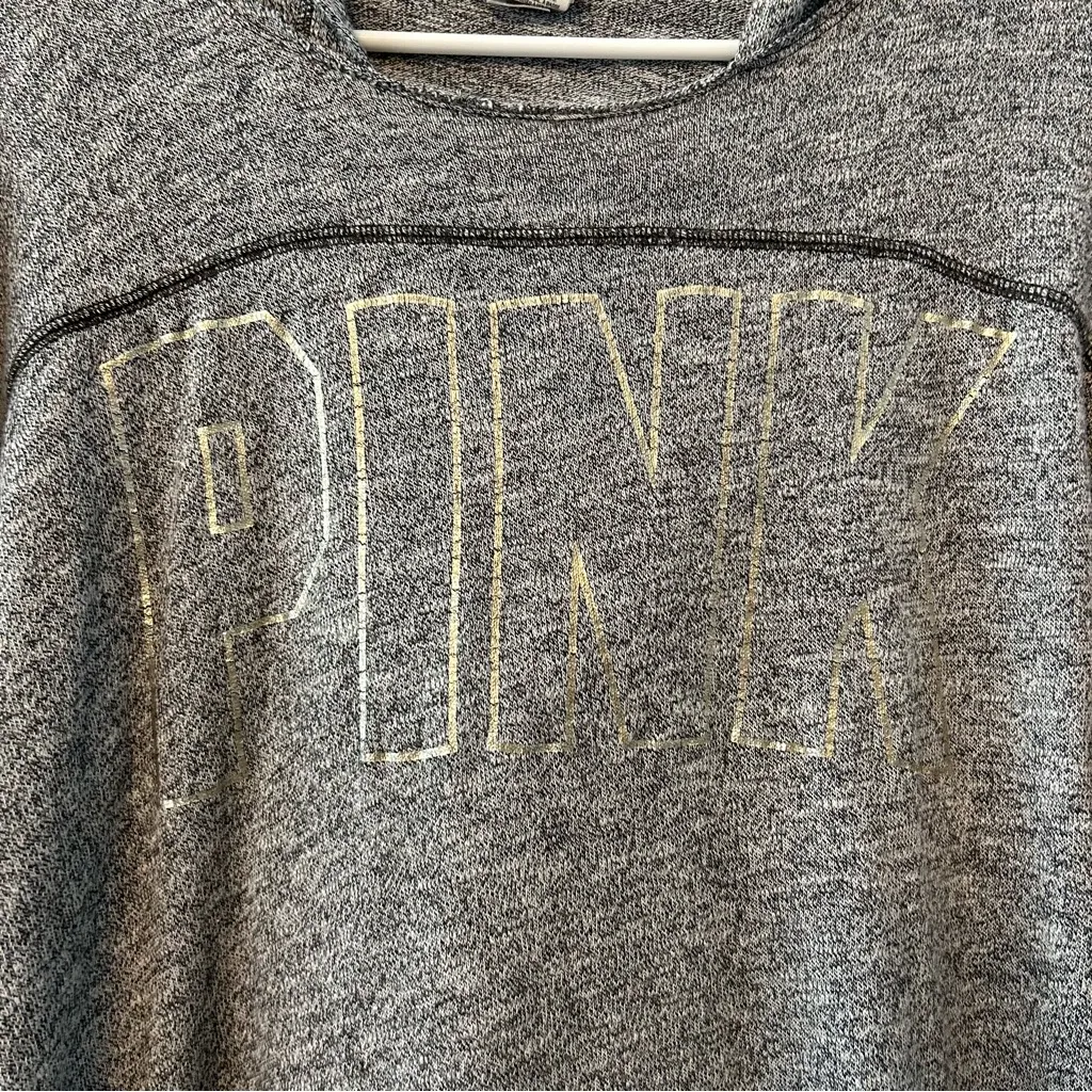 ⭐️Victoria’s Secret PINK gray raglan hoodie with cutout back size small - Image 4