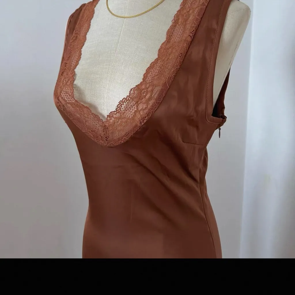 Lioness Simi Lace Trim Satin Maxi Dress S
LIONESS - Image 3