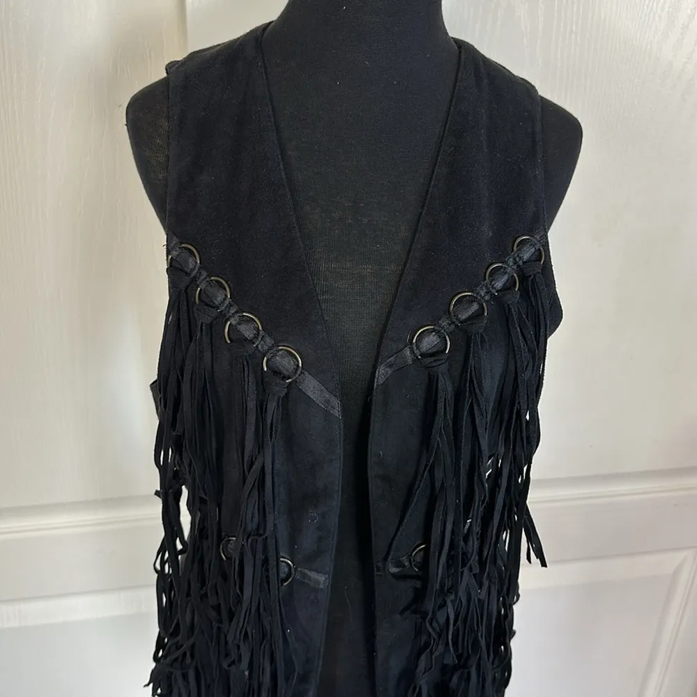 BLACK VEGAN SUEDE FRINGE VEST - Image 4