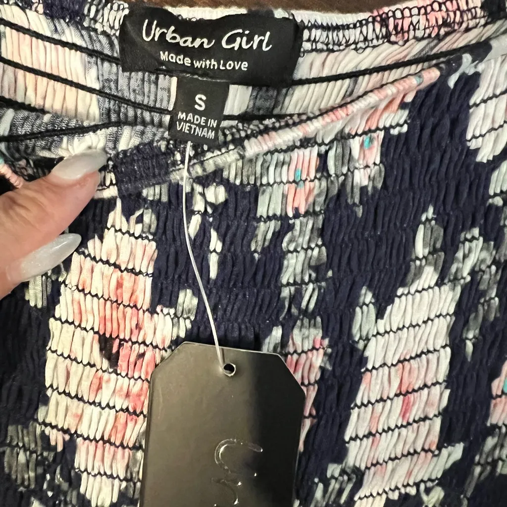 Urban Girl Floral Print Long Sleeve Women's Blouse size Small Ruching to bodice - Image 4