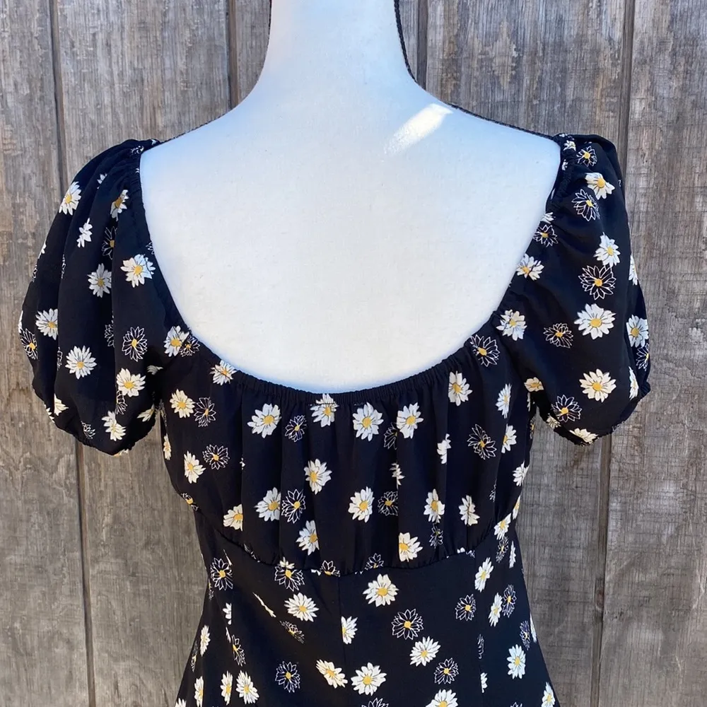 New  Ditsy Floral Tie Front Minidress in Black White Daisy at Nordstrom Size M - Image 7