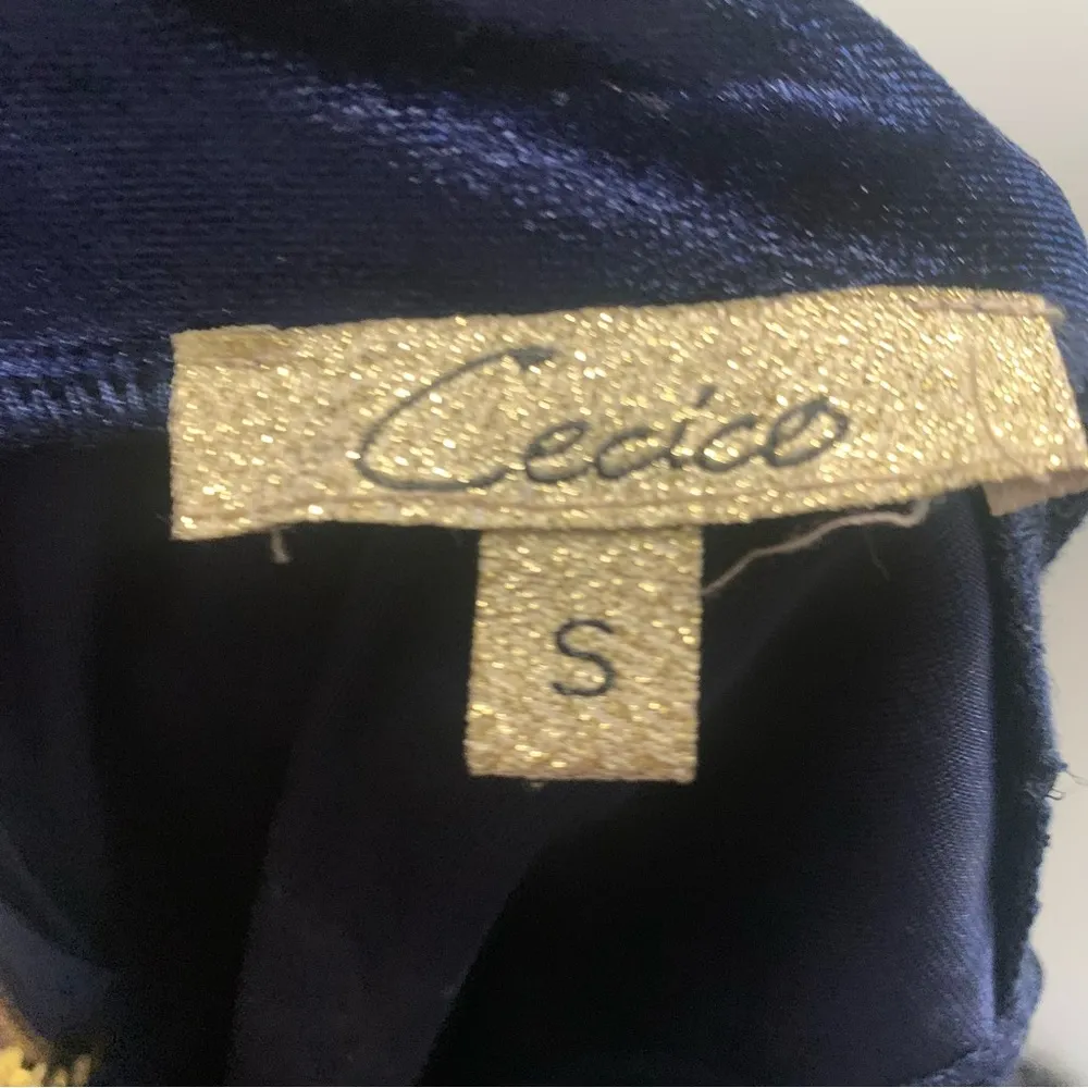 Cecico Blue Velvet Cold Shoulder Long Sleeve Top Size Small - Image 5