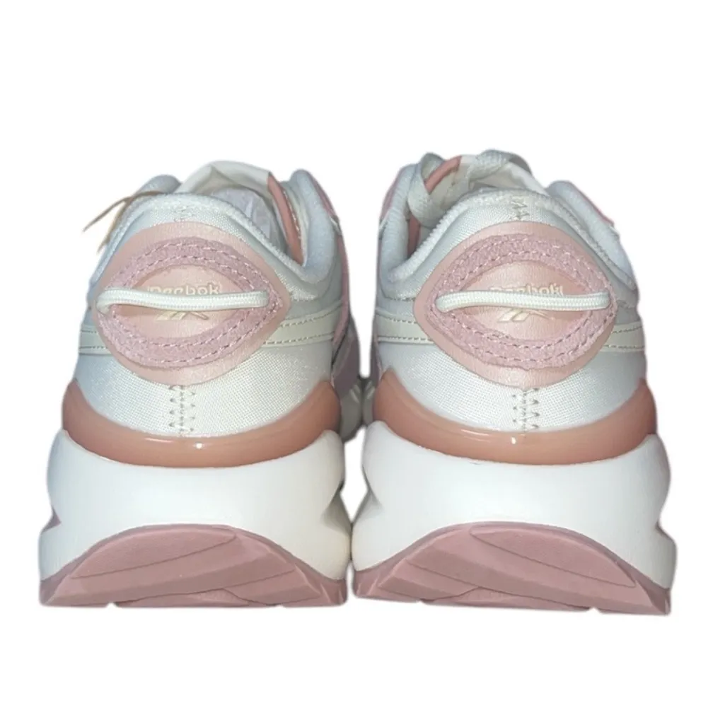 Size 8: Reebok Forte Racer Sneakers - Image 3