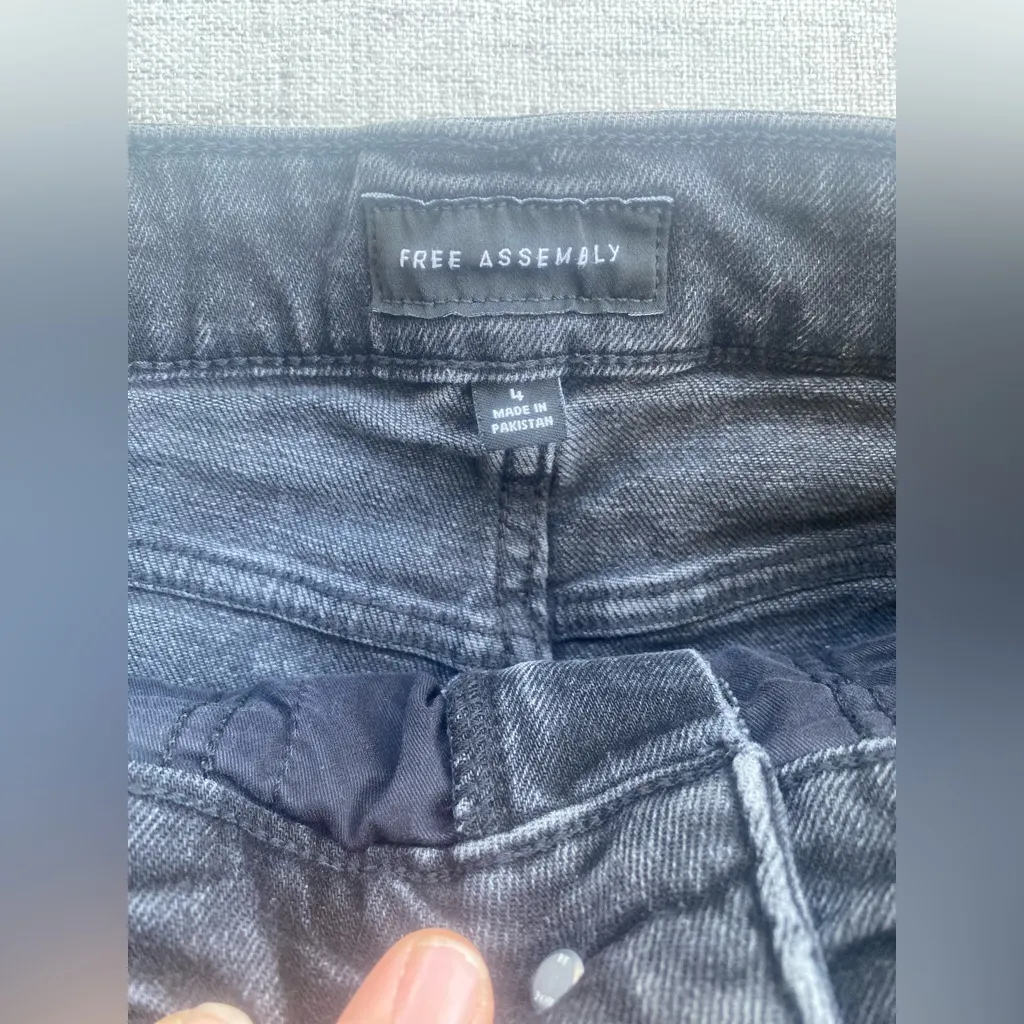 **Free Assembly Black Denim Shorts - Image 4