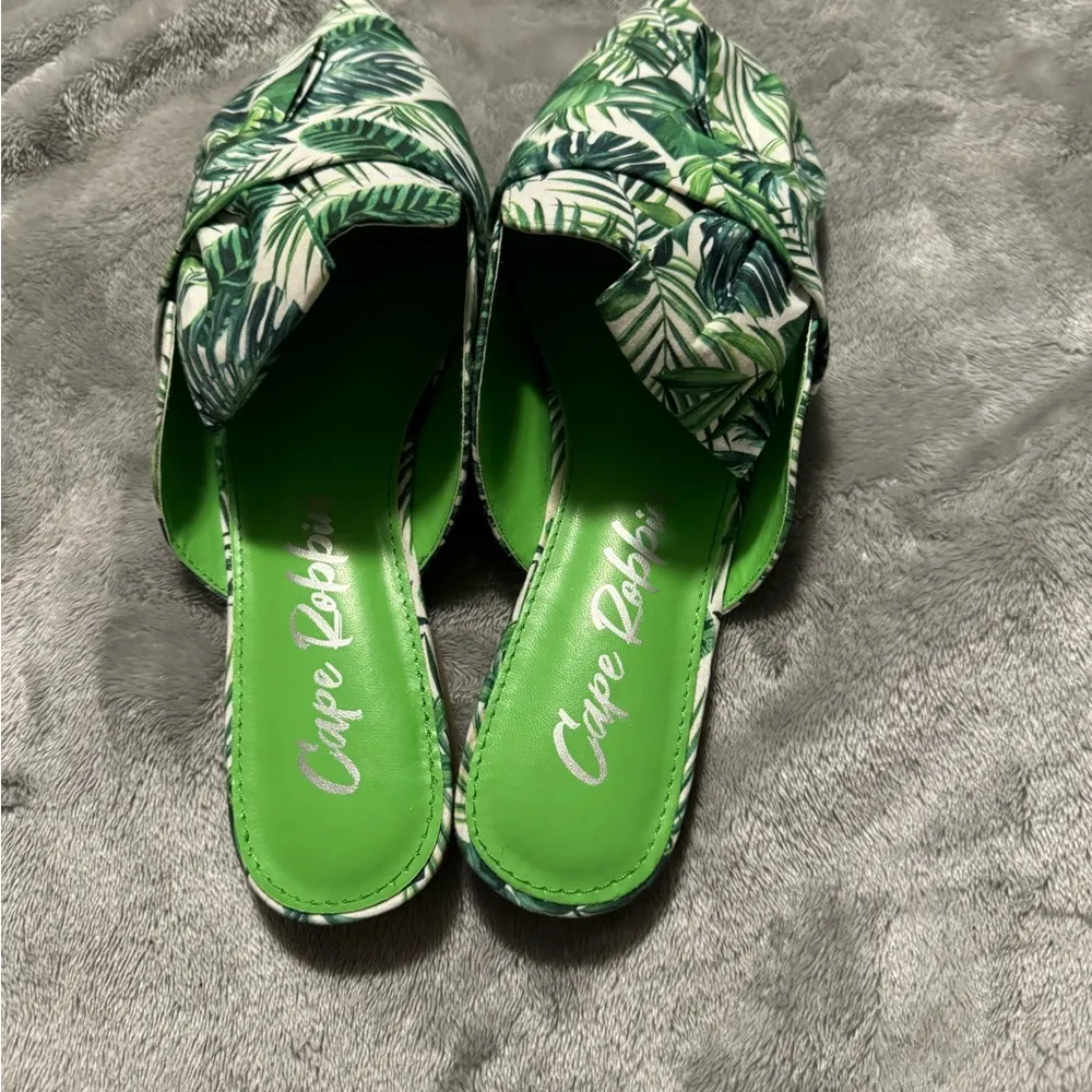 Cape Robbin Green Leaf Print Flats - Image 3