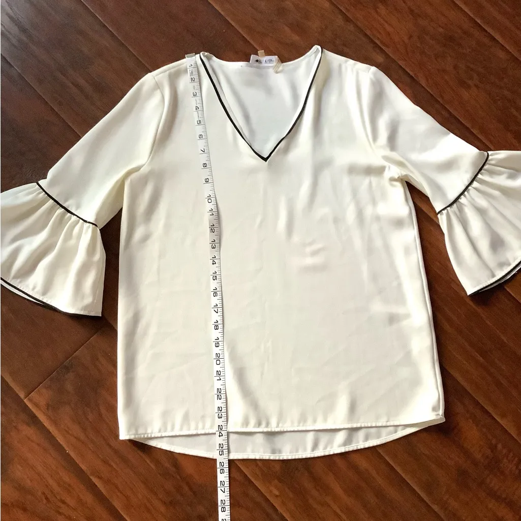 Pretty Calvin Klein blouse🌷 - Image 7