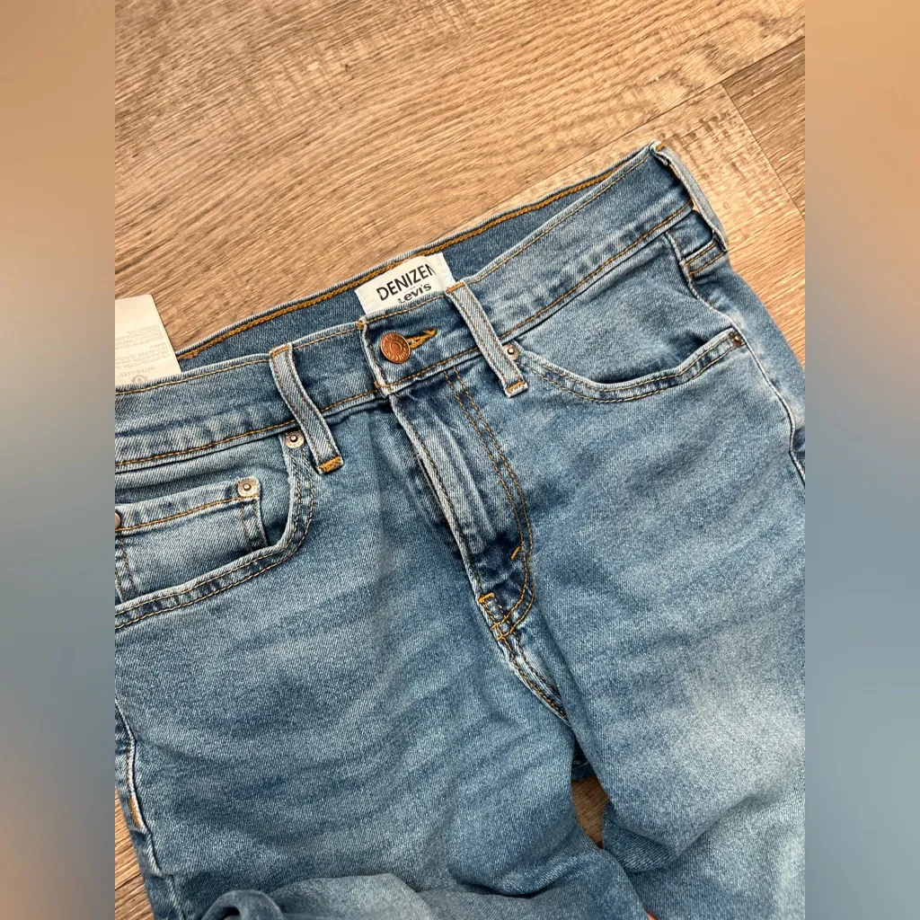 Levi’s Classic Blue Women's Jeans slim straight size 30 - Image 4