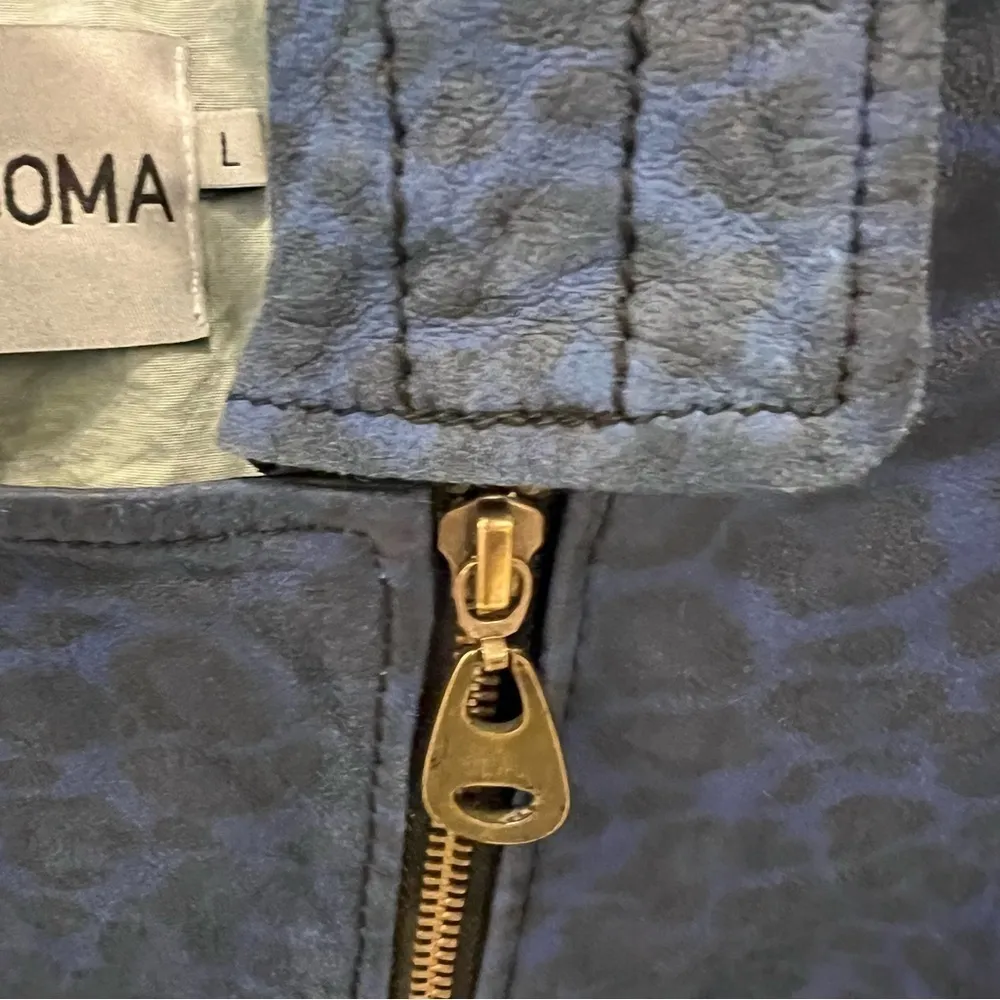 Doma Leather OOAK reworked moto Jacket, blu with animal print and back graphic S Black - Image 8