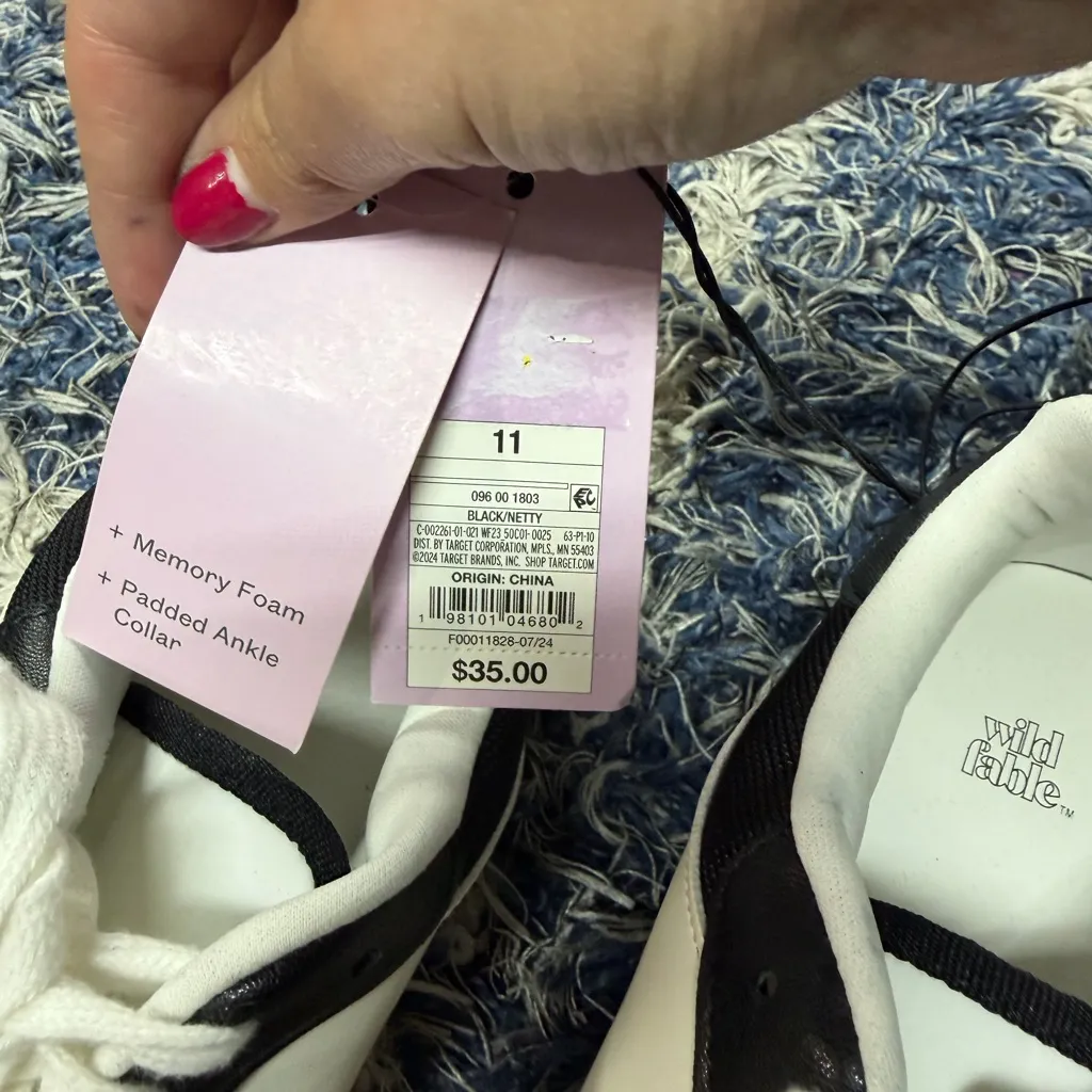 Wild fable Black and White Sneakers size 11 - Image 5