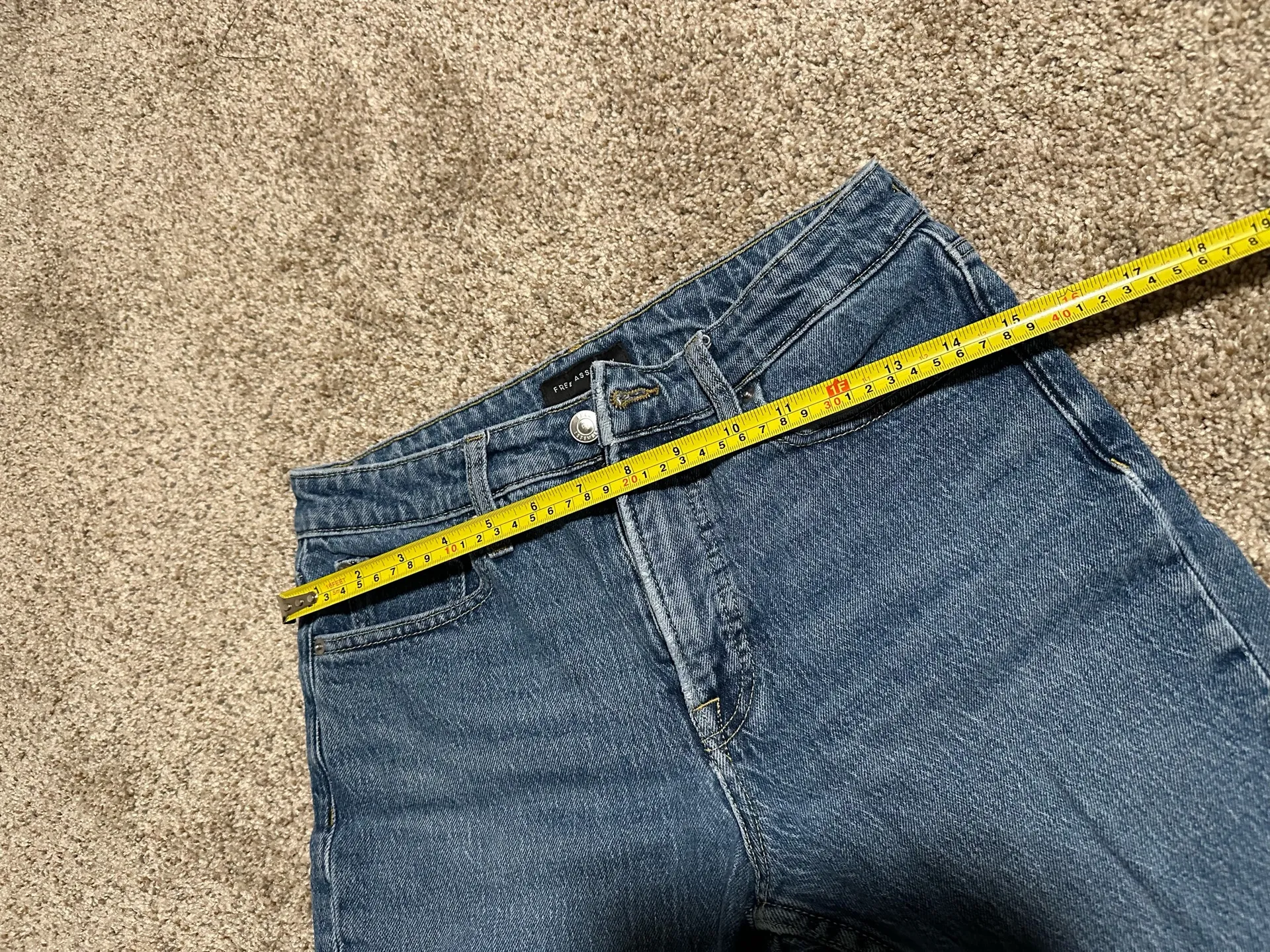 Classic blue denim cutoff shorts - Image 3