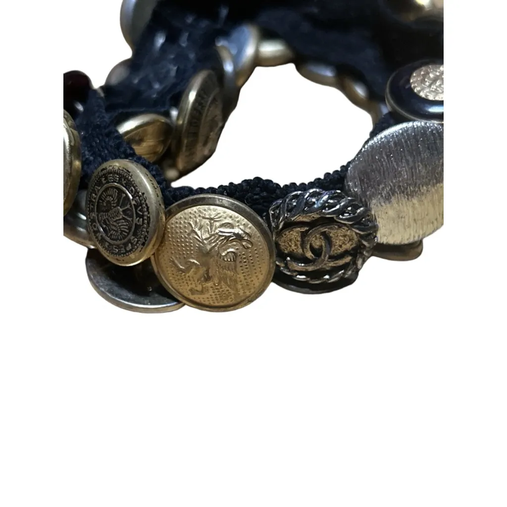 Women's Unbranded Black Gold Button Charm Bracelet One Size - Image 8