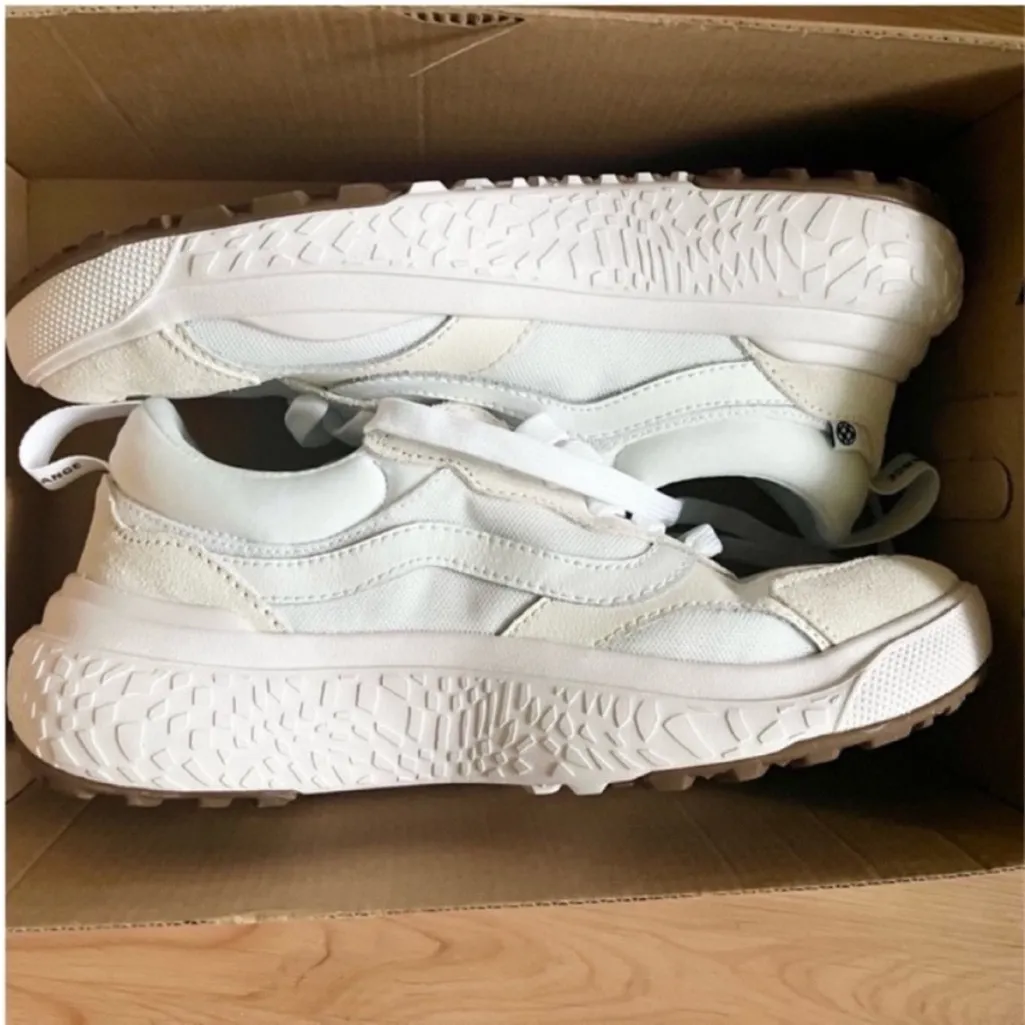 Vans UltraRange Neo VR3 Shoe
Women 9.5 US Mens 8.0 US - Image 7