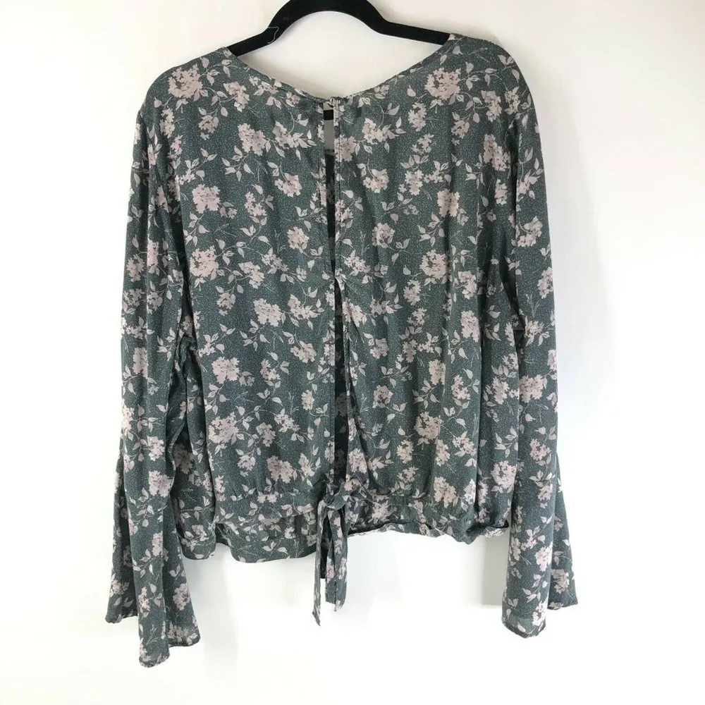 Melrose and Market Womens Blouse Top Long Bell Sleeve Open Back Floral Green 3X - Image 3