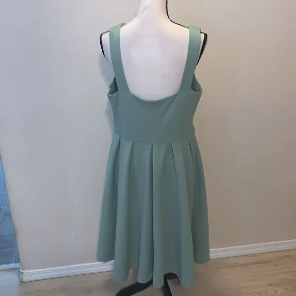 Torrid Sage green stretchy criss cross sleeveless midi dress - Image 5