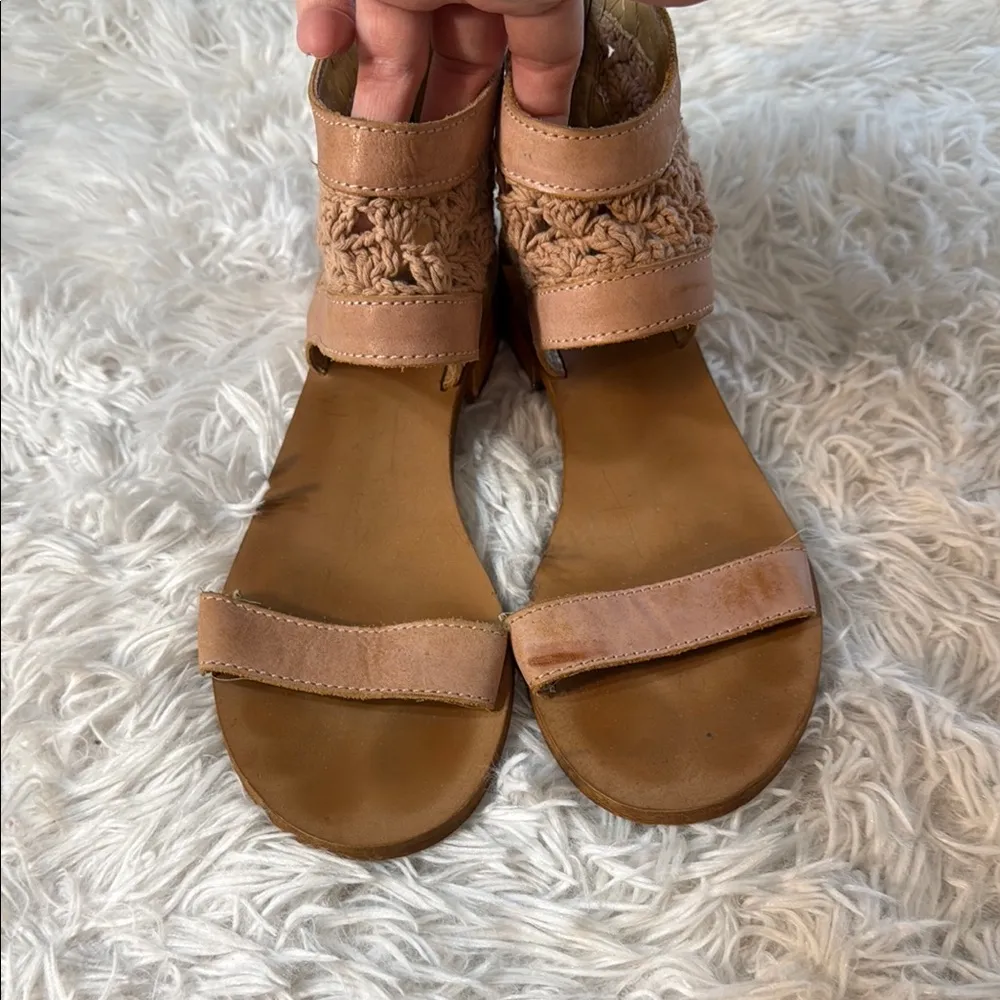 Anthropologie Latigo Womens Shoes Rupee Sandals Leather Flat Crochet Boho 7 - Image 3
