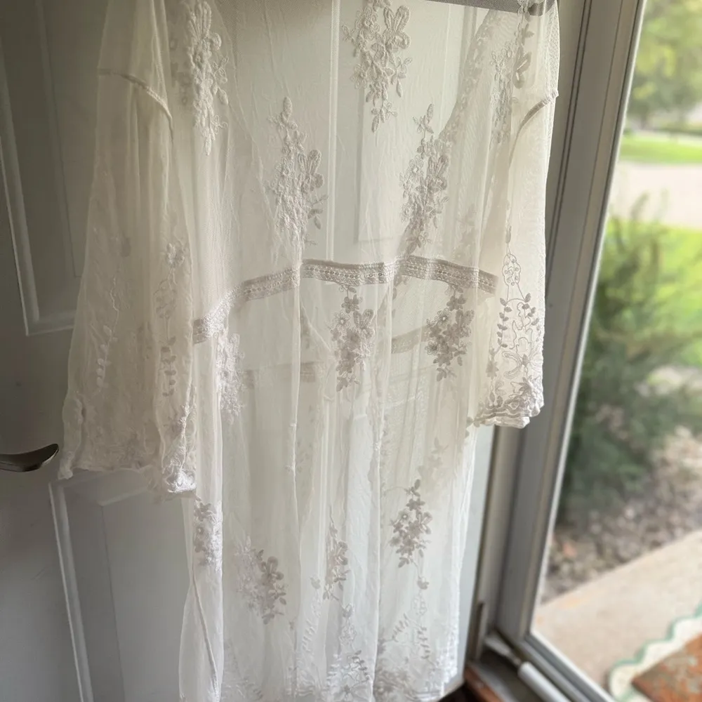 Elegant White Lace Robe/Kimono Size M - Image 6