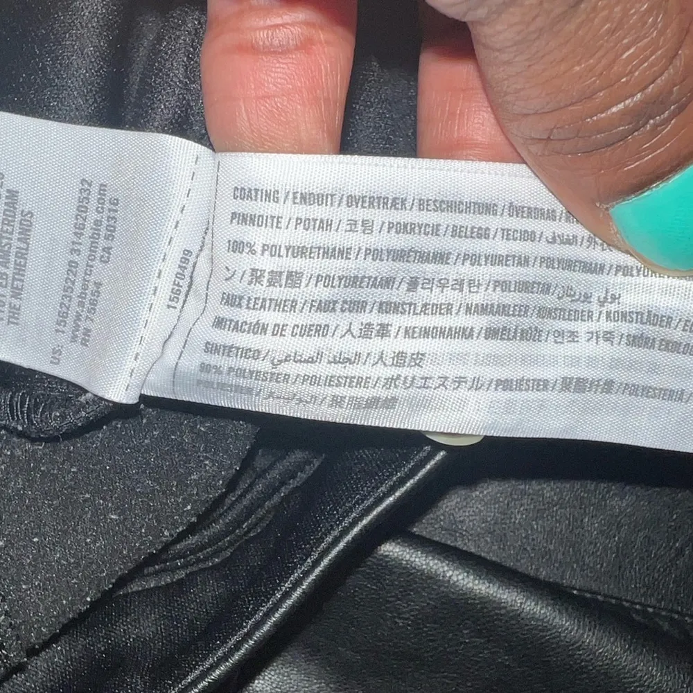 Abercrombie&Fitch Faux Leather 90s Relaxed Jean Ultra High Rise Pants size 25/0S - Image 9