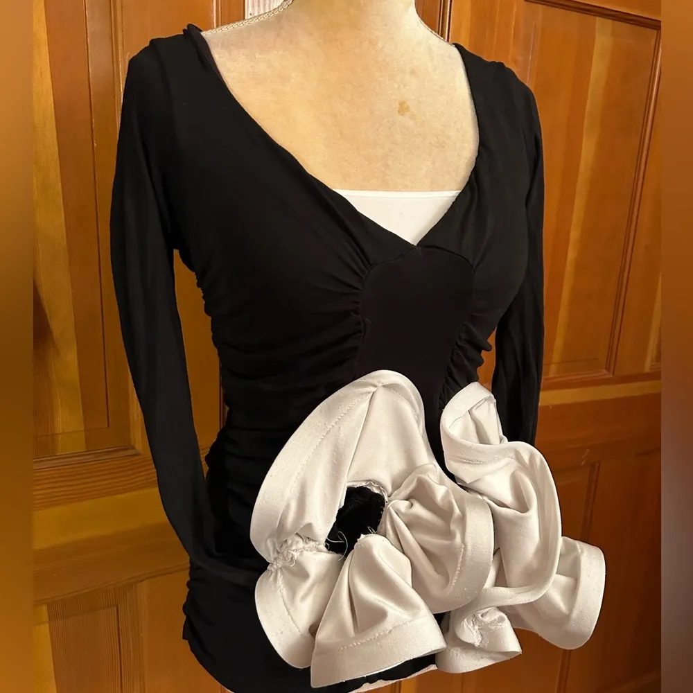 Vintage Two-Tone Bell-Sleeve Ruched Top. - Image 5