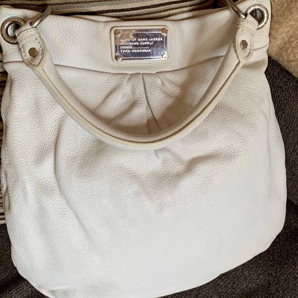 Authentic MARC JACOBS Pebbled leather long shoulder magnetic snap closure bag - Image 2