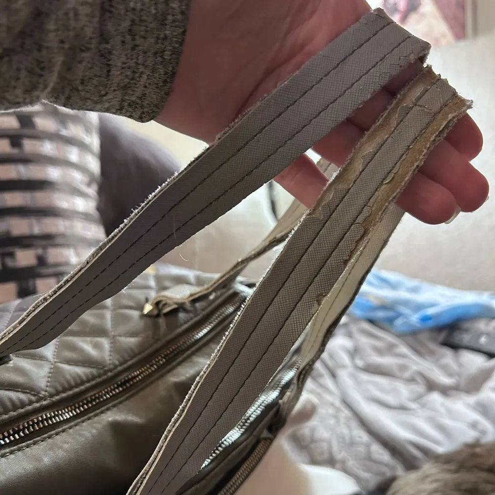 Steve Madden Quilted Travel /Carry On Bag. - Image 9