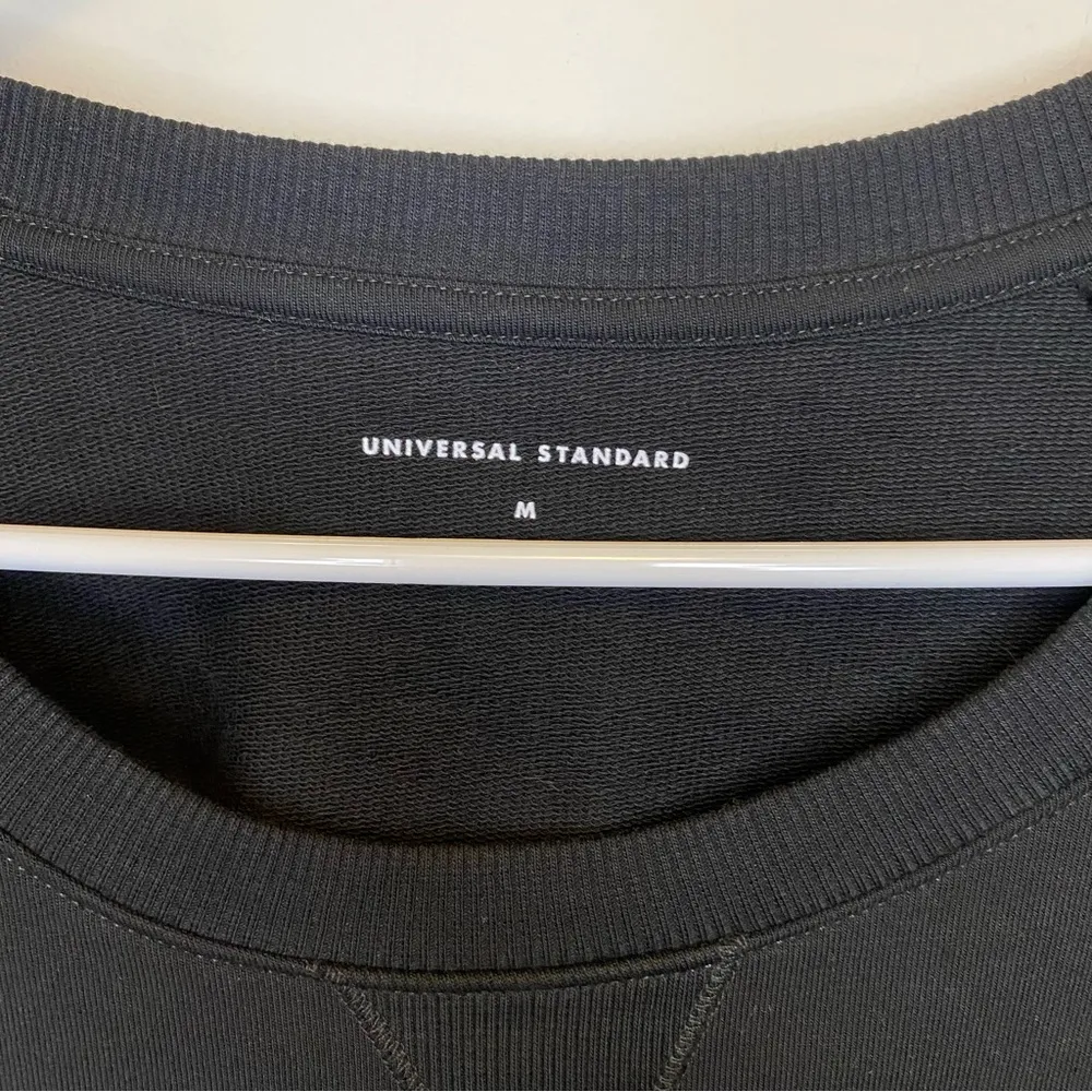 UNIVERSAL STANDARD Fiona Side Slit Pullover Sweatshirt Black Sz Medium Oversized - Image 4