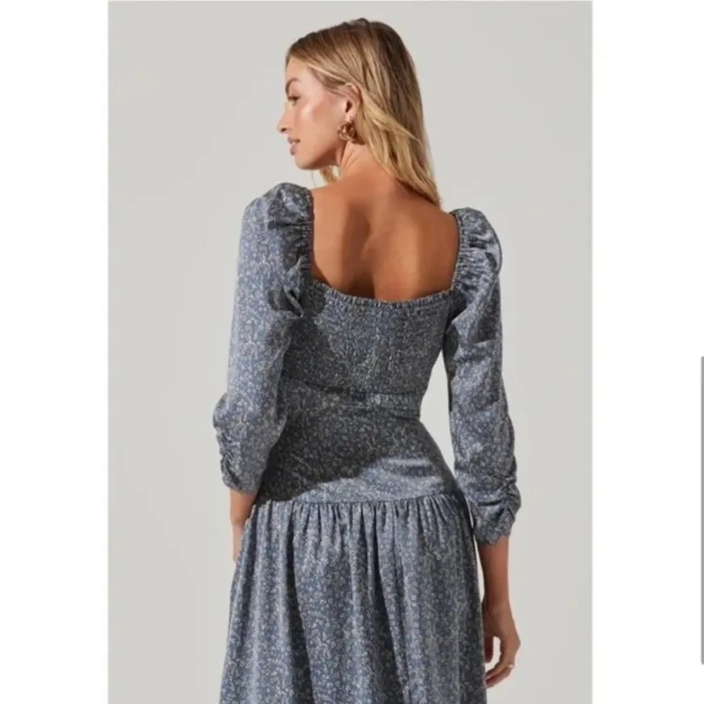 ASTR Puff Sleeve Sweetheart NECK Dress Blue Floral - Image 4