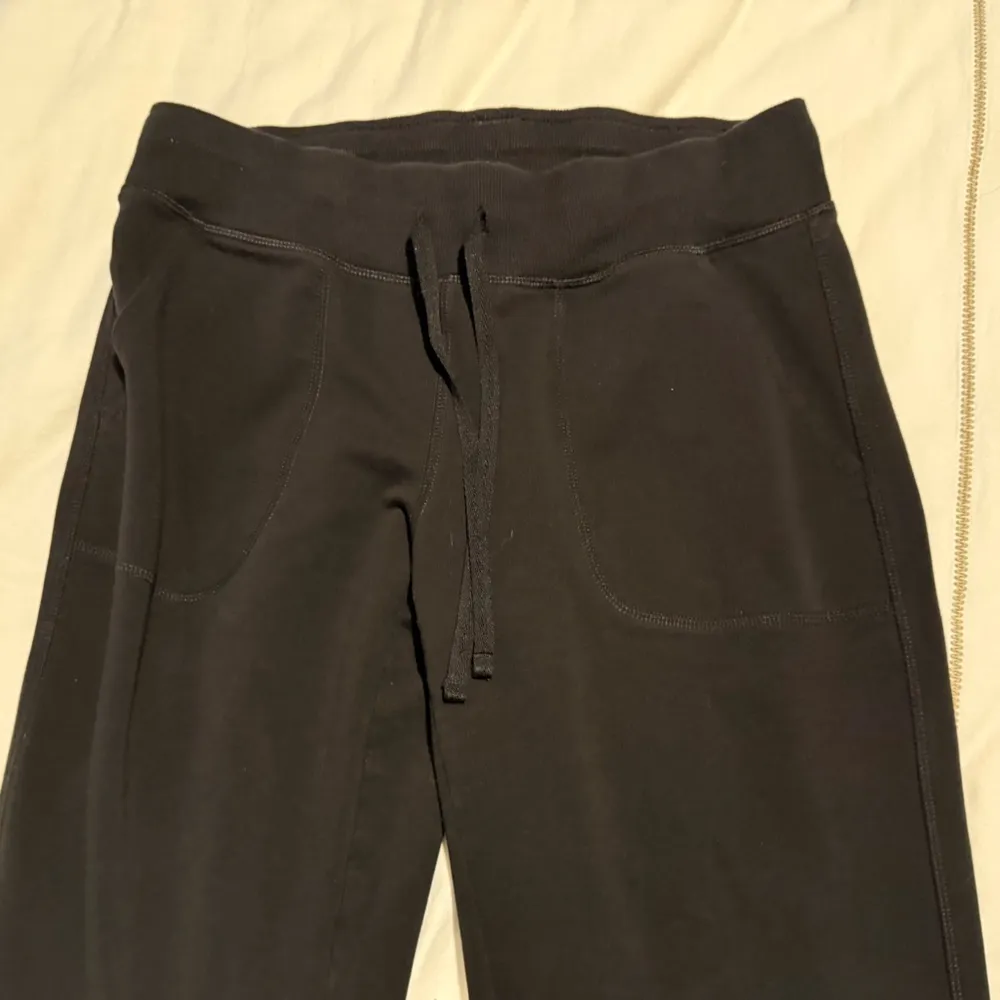 Athletic Works Black Cropped Sweatpants - Size S (4-6) - Image 2
