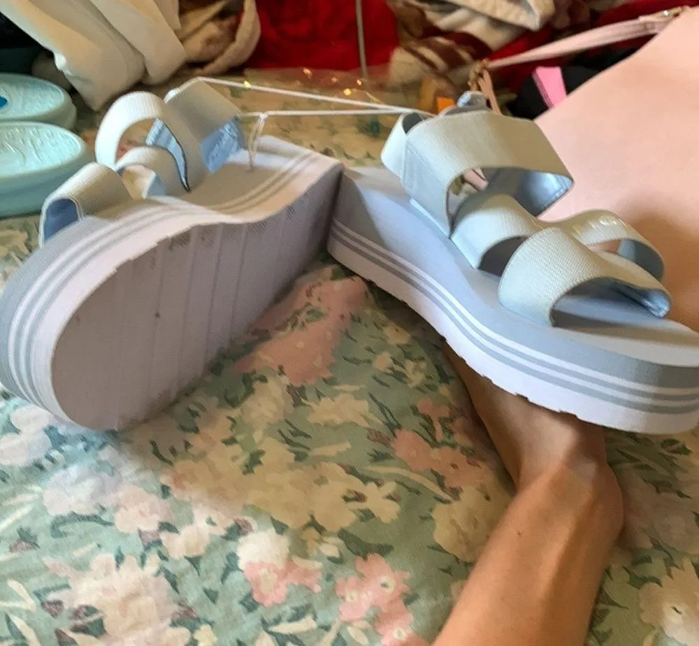 Tommy Hilfiger sandals NWT light weight - Image 4