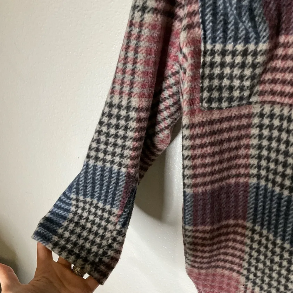 First Love  Brushed Plaid Button‎ Up Shacket Womens Medium - Image 4