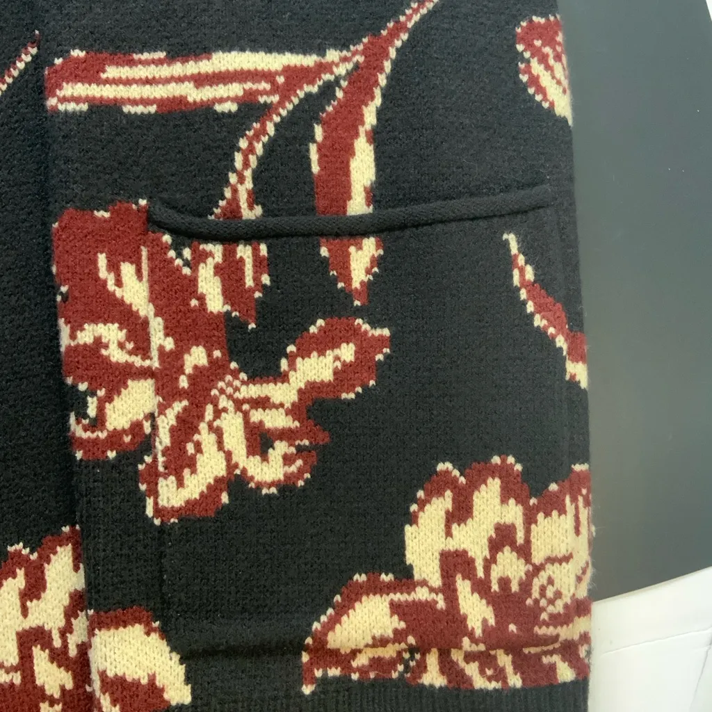 Les Serein Cardigan sweater Chunky Knit Black Floral Pockets NWT Size Med. - Image 9