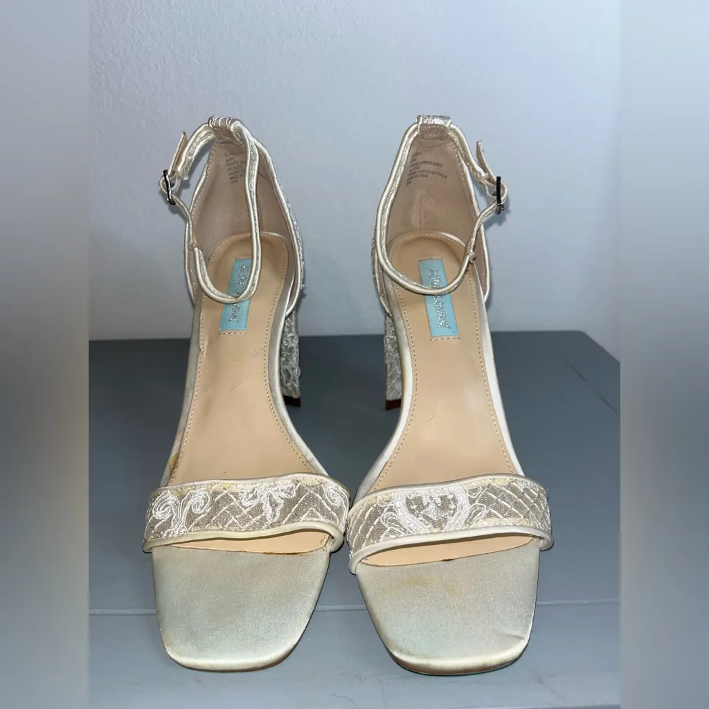 Betsey Johnson White Lace WeddingCollection OpenToe Half Moon Wedge Heels Sz 9.5 - Image 7