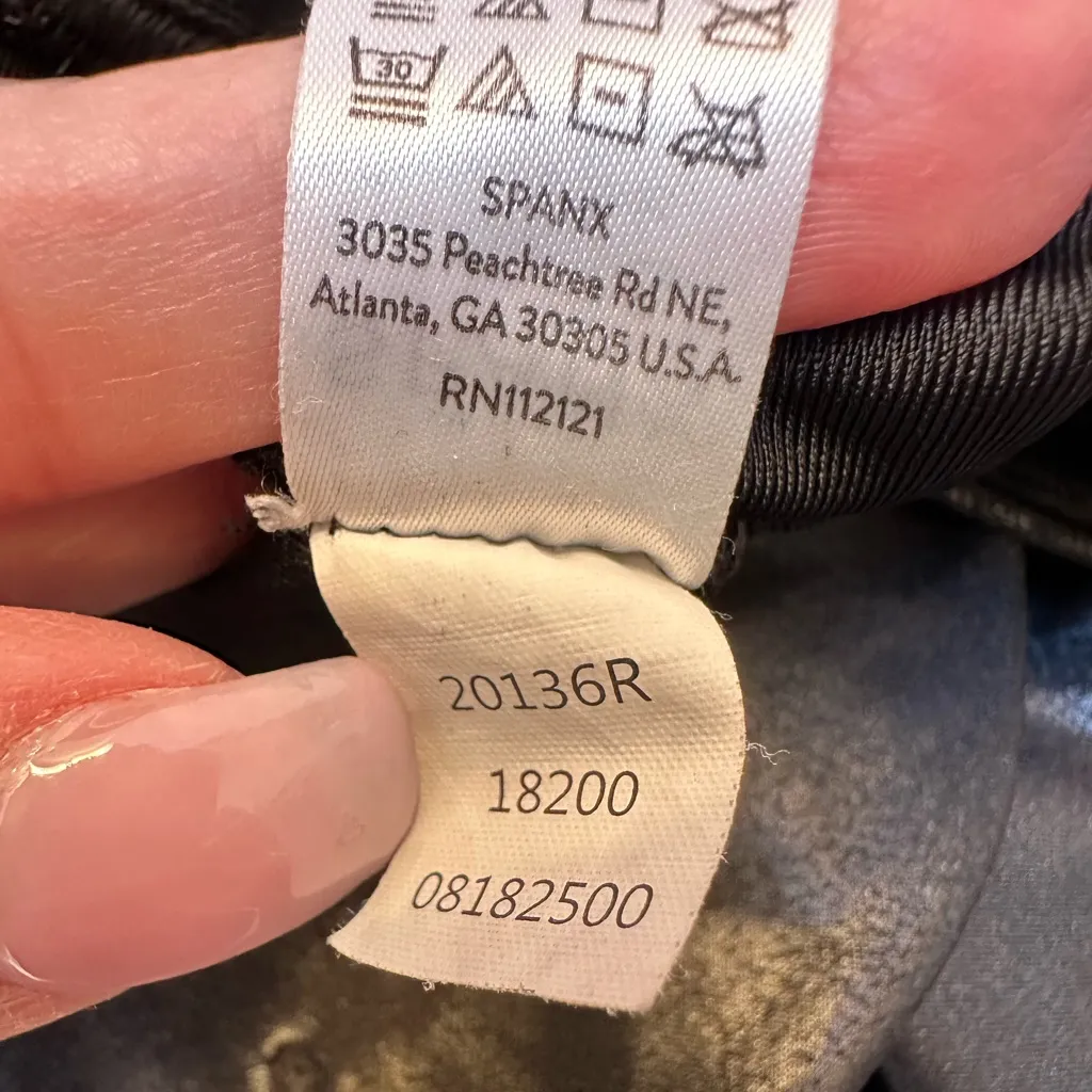 Spanx Sleek Very Black Faux Leather Moto Leggings Edgy Goth Punk Size M - Image 10