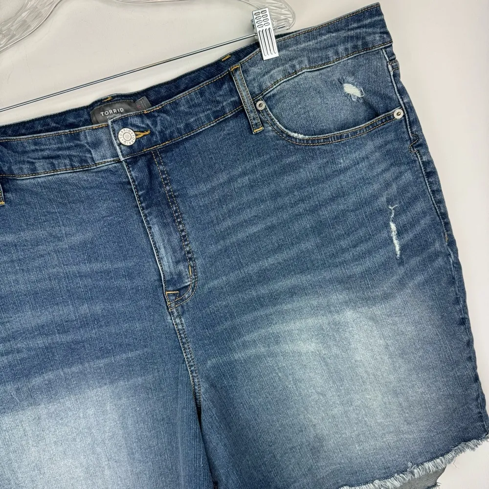 Torrid High Rise Jean Shorts Sz 28 Vintage Stretch Medium Wash Distressed - Image 5