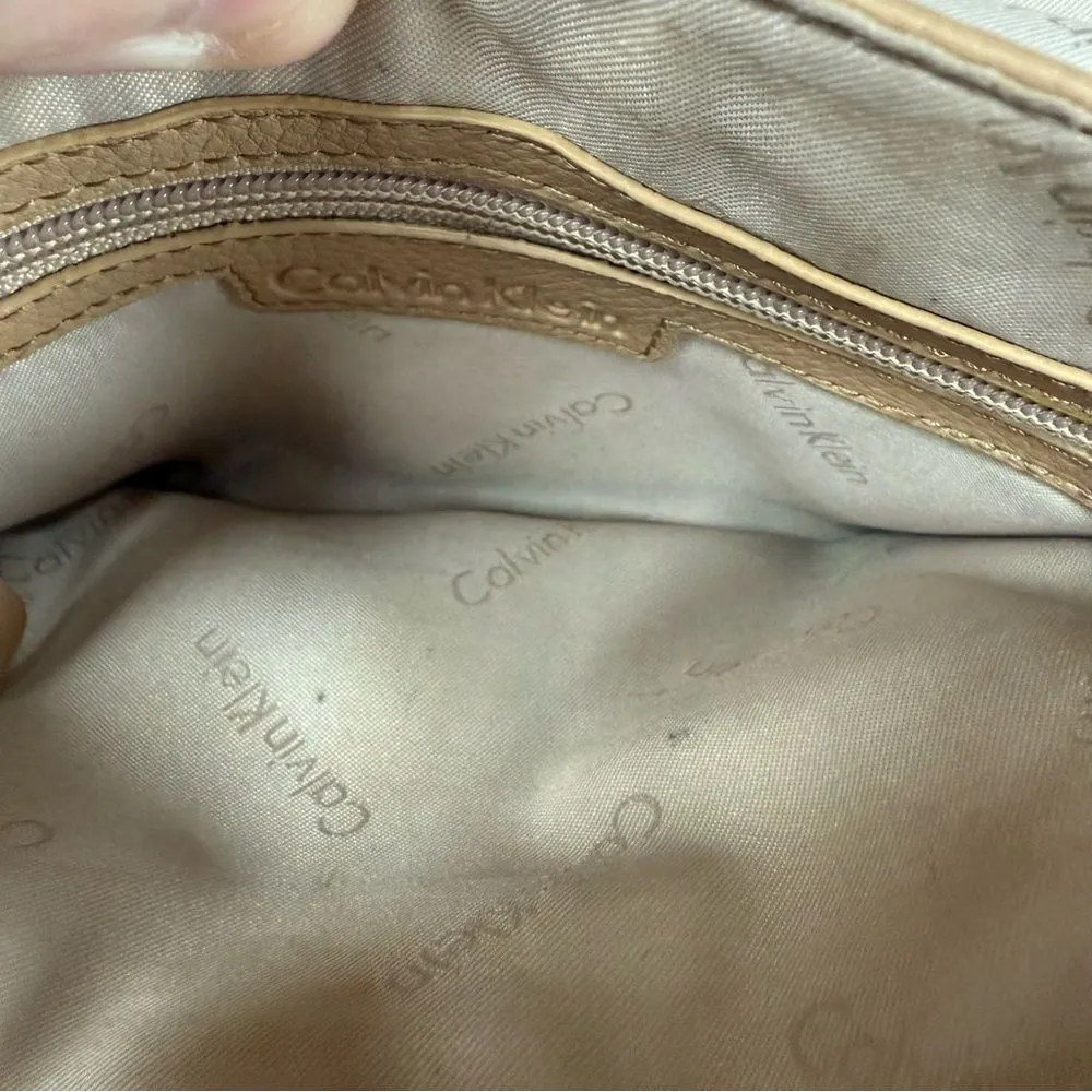 Calvin‎ Klein pebbled leather Crossbody purse with chain strap - Image 7