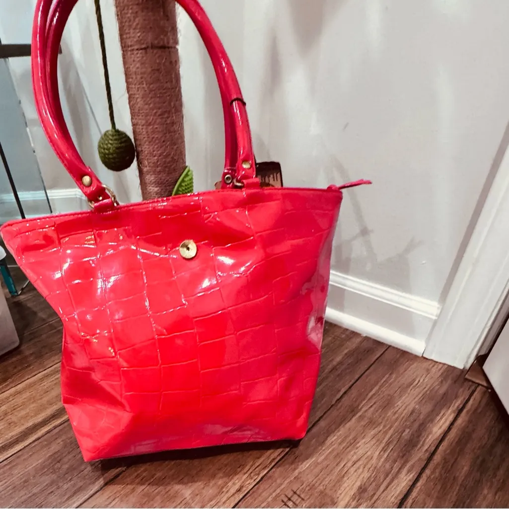 Vintage Red Patent (Shiny) Faux Leather "Status Quo Fashion Right" Tote Bag - Image 2