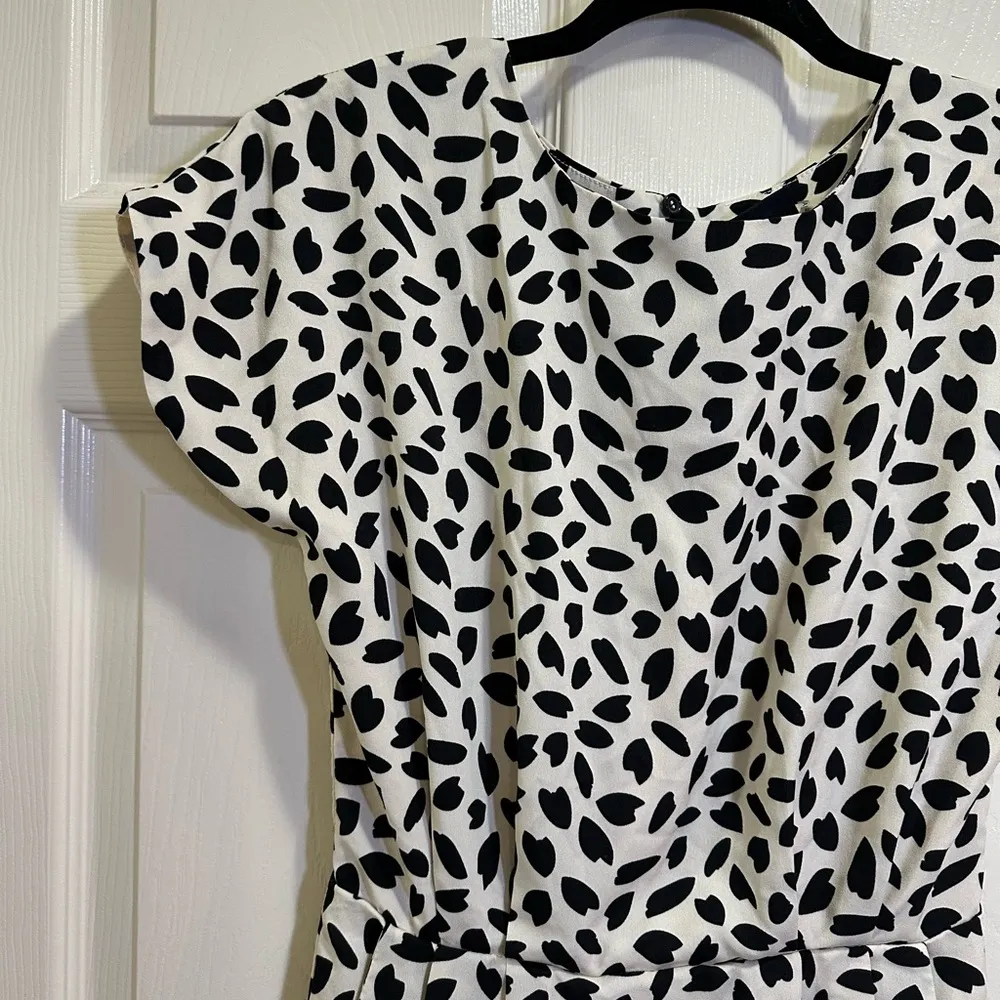 Women’s Vici short sleeve crew neck dress cream with black print size small - Image 2