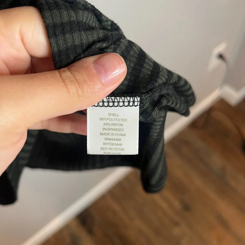 🌺 Kohl's green and black striped tunic - Image 4