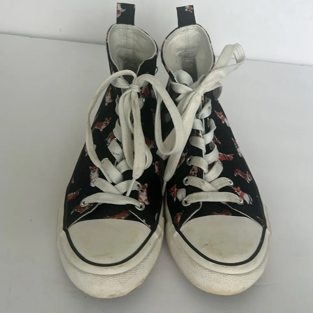 Hot Topic Corgi Butt Hi-Top Sneakers Size 9 🕶️ - Image 5