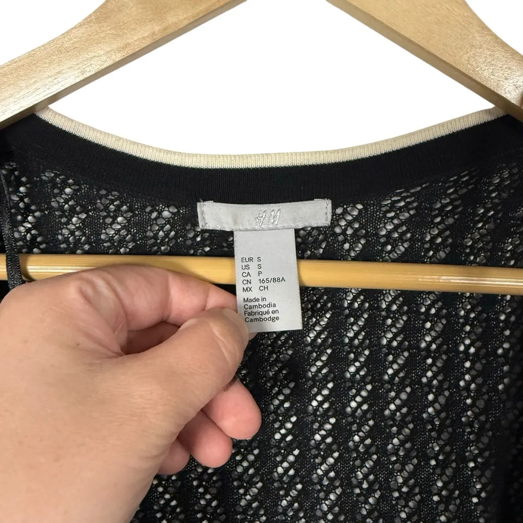 H&M Patterned Knit V-Neck Cardigan Black Size S - Image 3