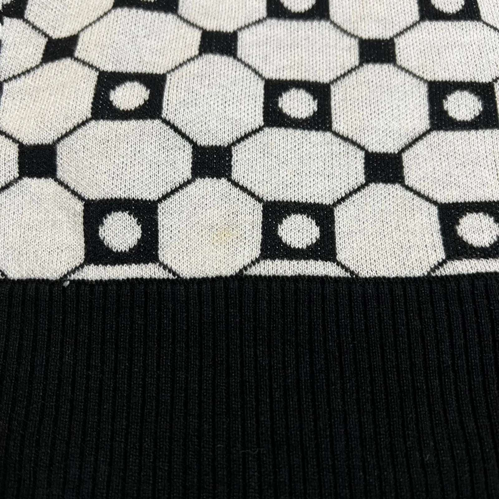 YYigal Round neck Honeycomb Stripe Pullover Sweater Size Medium Abstract Neutral Black - Image 8