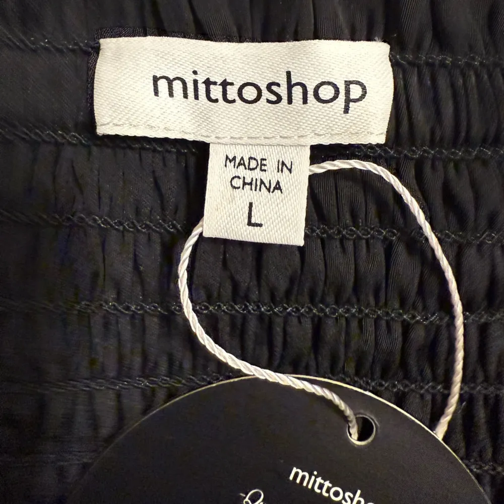 Mittoshop Elegant Black Wide Leg Shorts That Appear As A Skirt. - Image 4