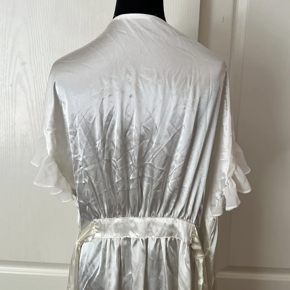 Flora Nikrooz NWT FLORA WHITE IVORY SATIN ROBE - Image 5
