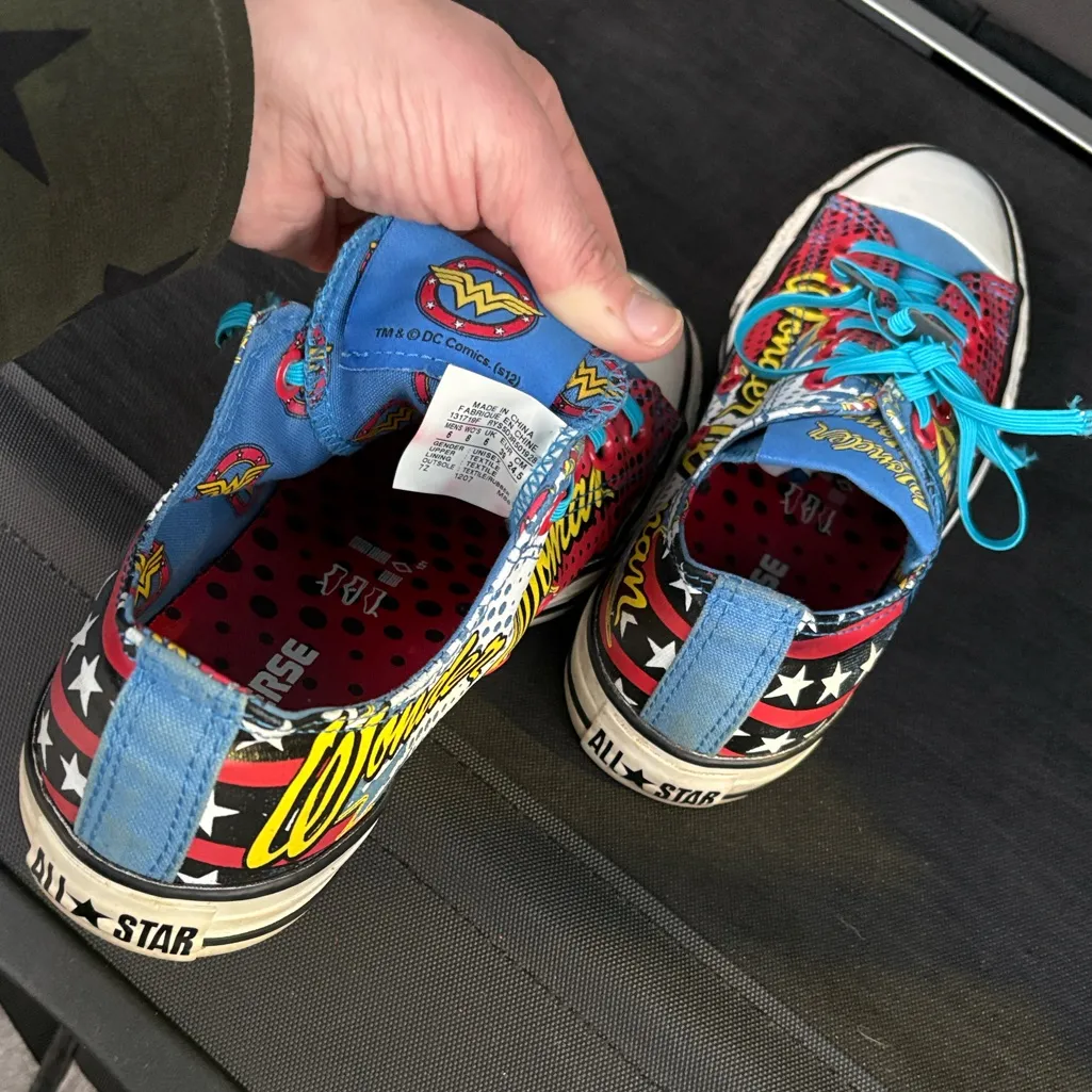 CONVERSE DC Comics Wonder Woman 131719F Low Top Sneakers EUC Wmn 8 ; Men 6 - Image 8