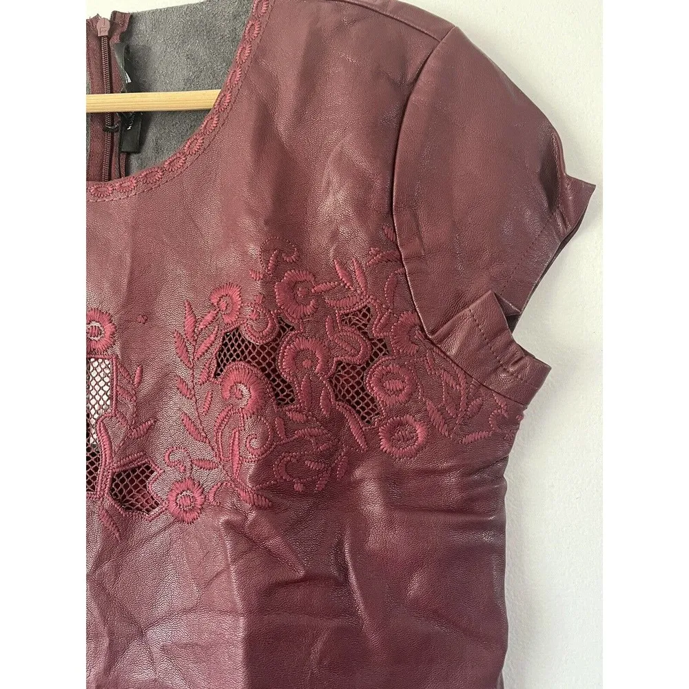 NWT Romeo + Juliet Couture Maroon Faux Leather Floral Short Sleeve Shirt Small - Image 3