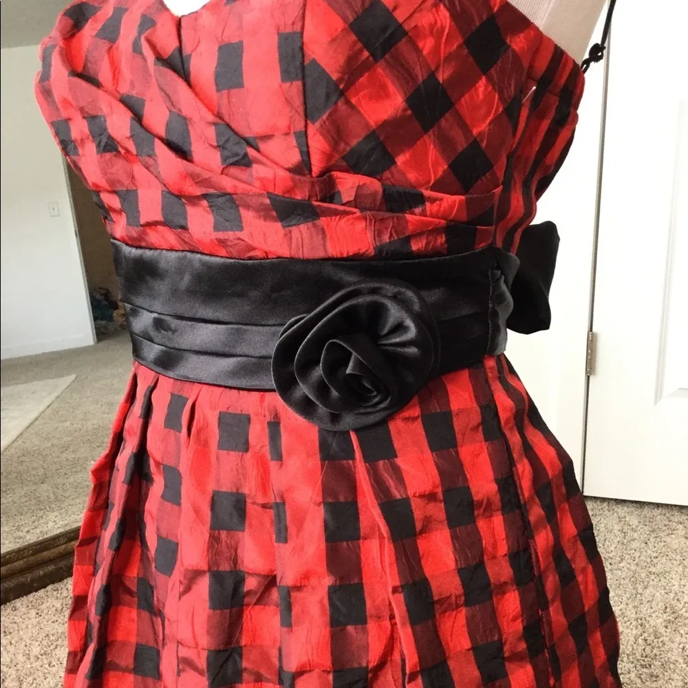 Red and black short formal dress - Image 6