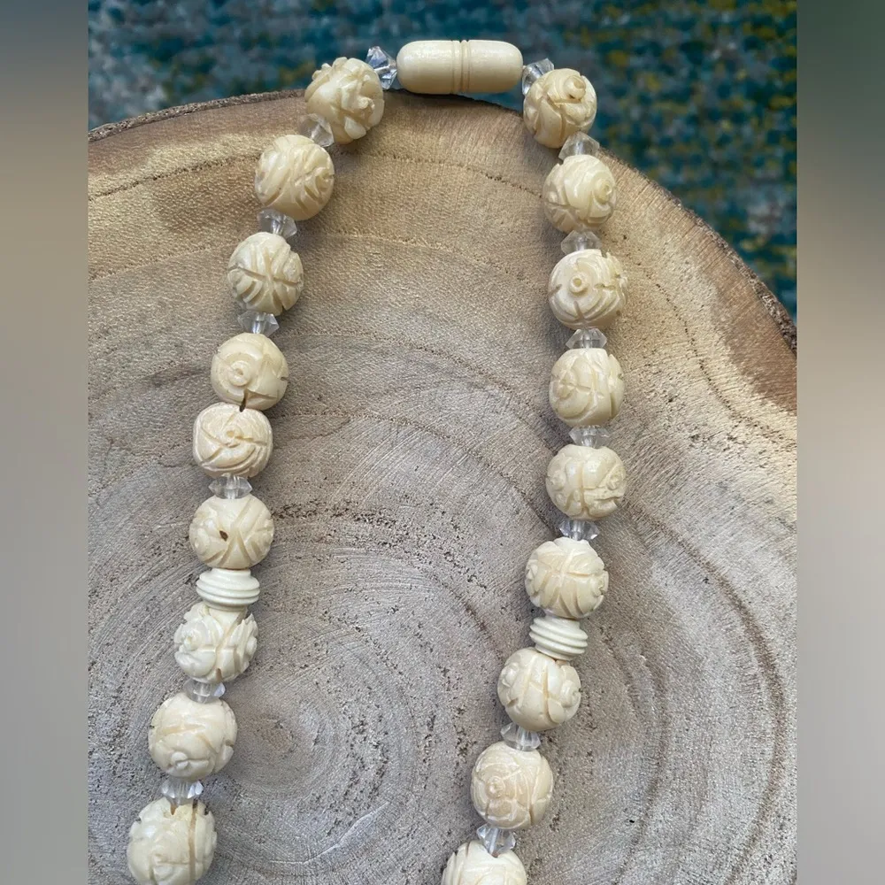 Vintage artisan carved rosette floral beaded necklace - Image 7