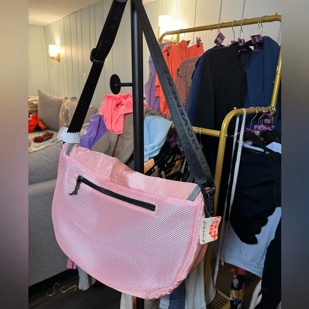 NWT  Playoff Sherpa Messenger Bag - Mauve - Image 6